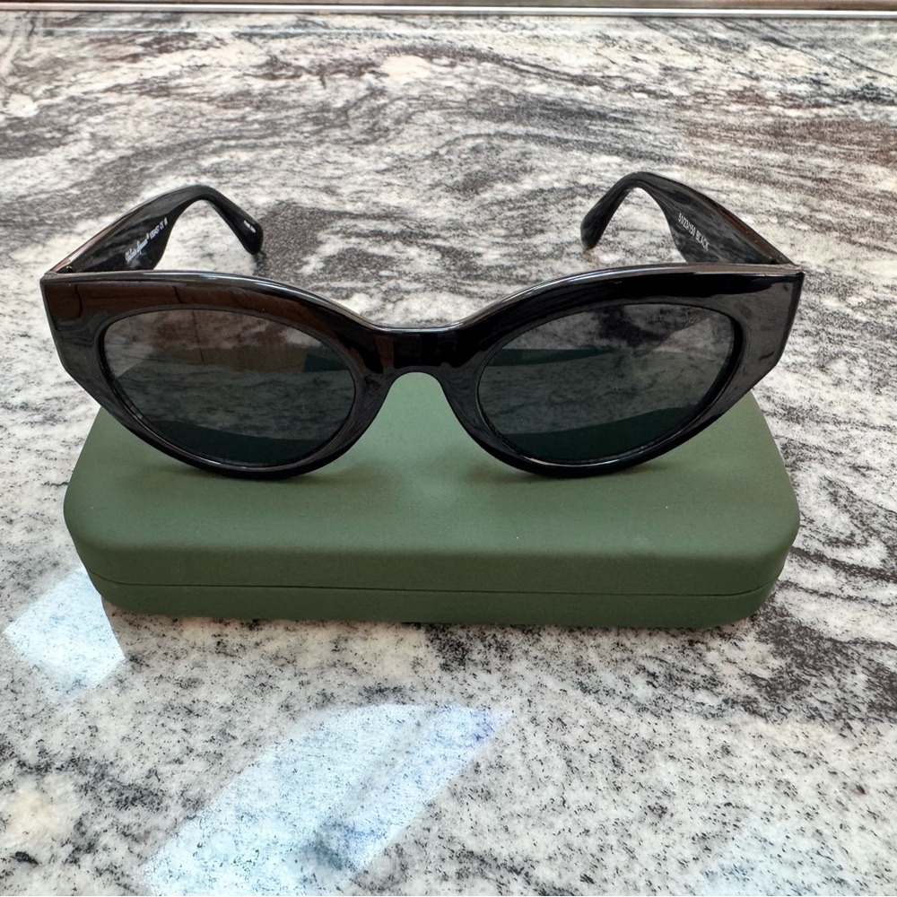 Valerie Spencer Black Cat Eye Sunglasses VS9457 NEW includes case